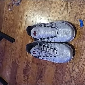 Sliver Nike air max plus